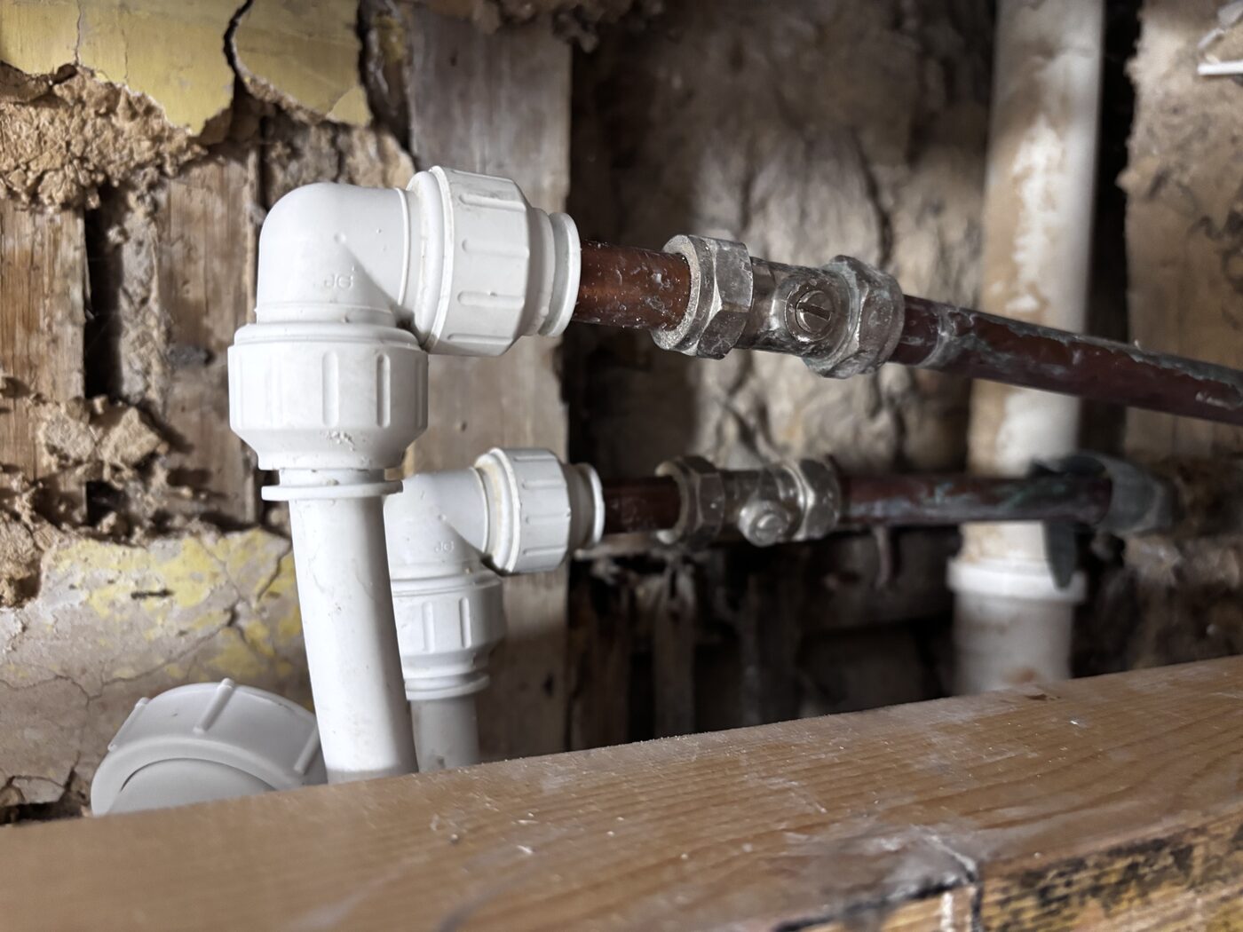 Leaking pipework isolated and new push-fit connections made